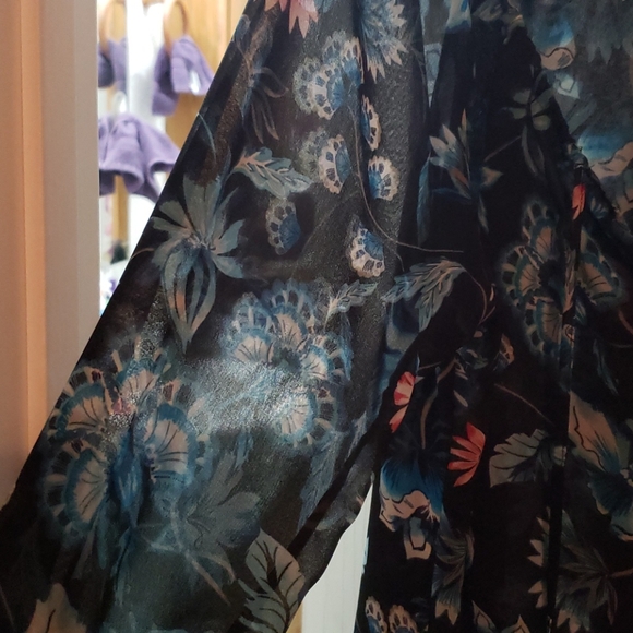 Blouse - Picture 2 of 3